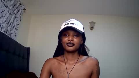 Snapshot of flirtyy_sheery chatting on January 2025 01:04:02 PM sheery online show from January 2025 01:04:02 PM