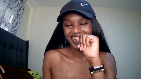 Snapshot of flirtyy_sheery chatting on January 2025 06:39:01 AM sheery online show from January 2025 06:39:01 AM