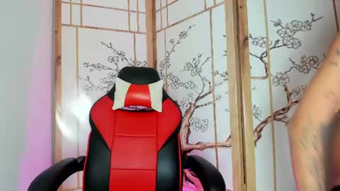 Snapshot of flor_pink chatting on June 2026 04:28:01 AM Flor online show from June 2026 04:28:01 AM