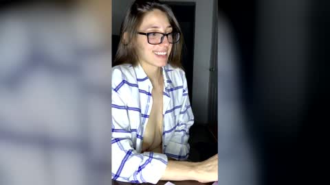 Snapshot of floresfiona chatting on June 2026 03:24:02 AM floresfiona online show from June 2026 03:24:02 AM