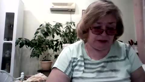 Snapshot of flowerlover8 chatting on February 2025 05:40:01 PM Flowerlower online show from February 2025 05:40:01 PM