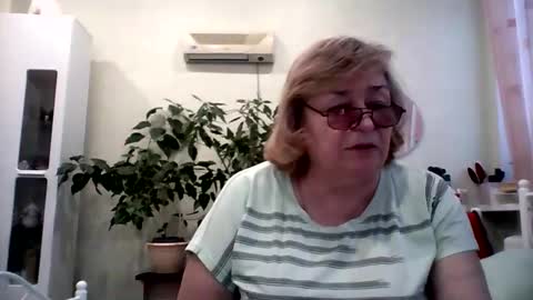 Snapshot of flowerlover8 chatting on February 2025 02:18:01 PM Flowerlower online show from February 2025 02:18:01 PM