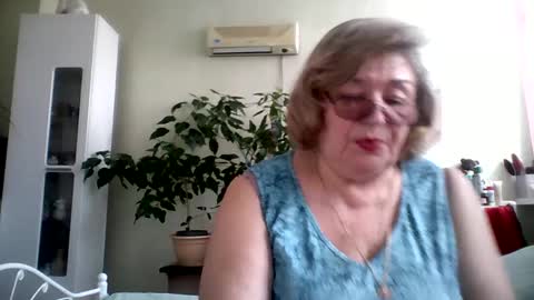 Snapshot of flowerlover8 chatting on February 2025 01:41:01 PM Flowerlower online show from February 2025 01:41:01 PM