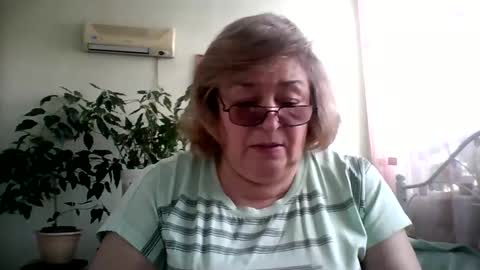 Snapshot of flowerlover8 chatting on February 2025 09:52:02 AM Flowerlower online show from February 2025 09:52:02 AM