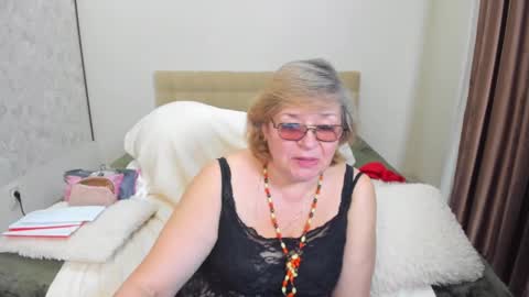 Snapshot of flowerlover8 chatting on February 2025 08:07:02 PM Flowerlower online show from February 2025 08:07:02 PM