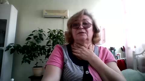 Snapshot of flowerlover8 chatting on February 2025 08:43:02 AM Flowerlower online show from February 2025 08:43:02 AM