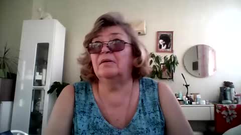 Snapshot of flowerlover8 chatting on February 2025 01:28:01 PM Flowerlower online show from February 2025 01:28:01 PM