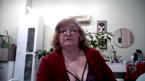 Snapshot of flowerlover8 chatting on February 2025 08:25:01 PM Flowerlower online show from February 2025 08:25:01 PM