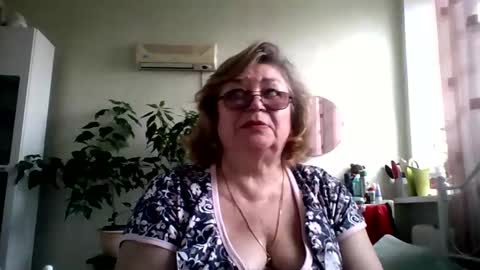 Snapshot of flowerlover8 chatting on March 2025 08:44:01 AM Flowerlower online show from March 2025 08:44:01 AM