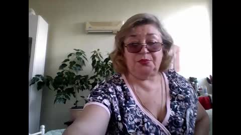 Snapshot of flowerlover8 chatting on March 2025 08:40:02 AM Flowerlower online show from March 2025 08:40:02 AM