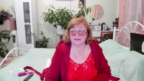 Snapshot of flowerlover8 chatting on October 2025 12:42:02 AM Flowerlower online show from October 2025 12:42:02 AM