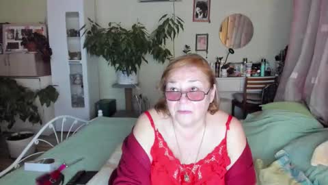 Snapshot of flowerlover8 chatting on November 2025 09:39:01 PM Flowerlower online show from November 2025 09:39:01 PM