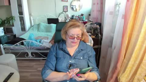 Snapshot of flowerlover8 chatting on March 2026 04:19:01 PM Flowerlower online show from March 2026 04:19:01 PM