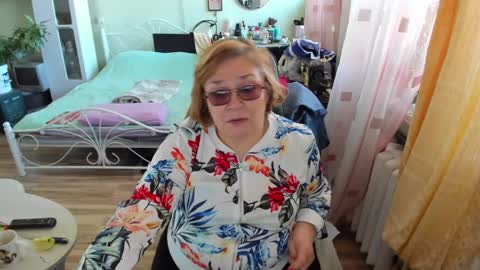 Snapshot of flowerlover8 chatting on April 2026 06:33:01 AM Flowerlower online show from April 2026 06:33:01 AM