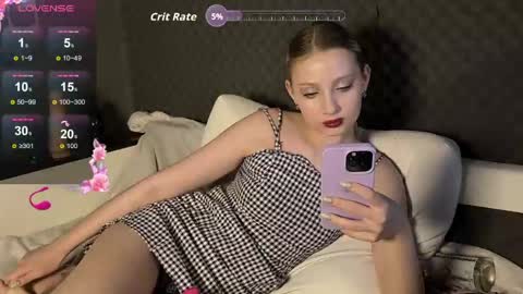 fluffy_cloude online show from March 2026 04:49:02 AM