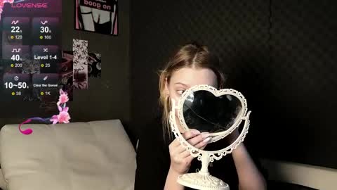 fluffy_cloude online show from May 2026 06:11:01 AM