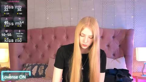 Snapshot of fluffy_ice chatting on September 2025 09:47:02 PM Mia online show from September 2025 09:47:02 PM