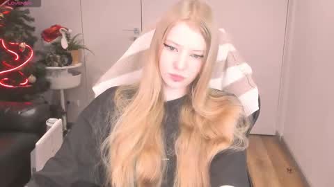 Snapshot of fluffy_ice chatting on December 2025 04:02:01 PM Mia online show from December 2025 04:02:01 PM