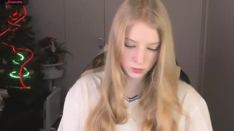 Snapshot of fluffy_ice chatting on December 2025 02:12:02 PM Mia online show from December 2025 02:12:02 PM