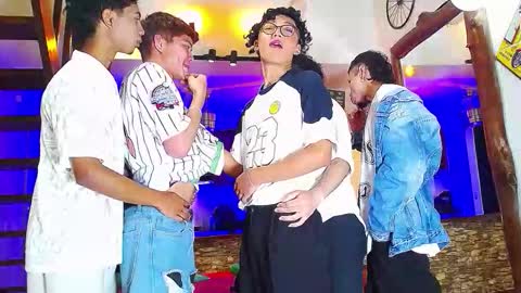 flyckers online show from October 2025 08:17:02 PM