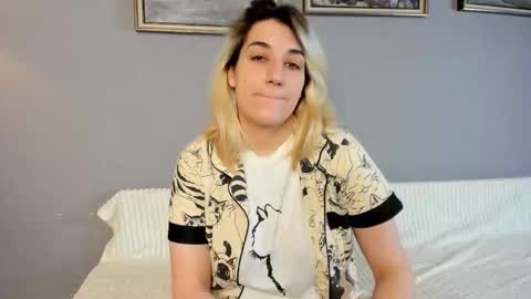 Ellie online show from December 2025 05:55:02 AM