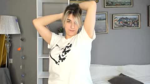 Ellie online show from December 2025 05:23:01 AM