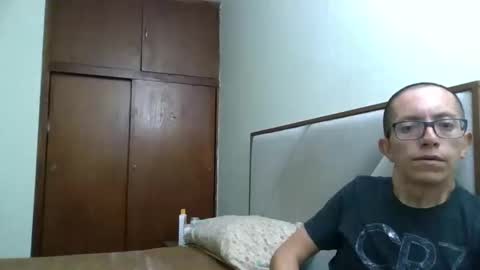 fonzi_flores online show from November 2025 12:26:01 PM