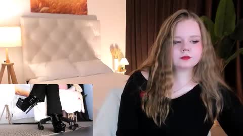 Molly online show from September 2025 12:33:02 AM