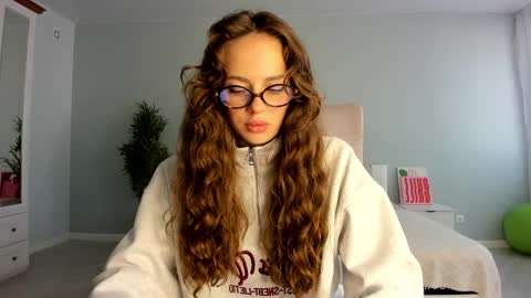 Snapshot of fox_beauty chatting on September 2025 01:07:02 AM Kira online show from September 2025 01:07:02 AM