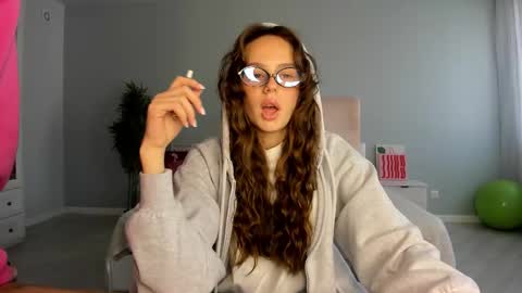 Snapshot of fox_beauty chatting on September 2025 01:18:01 AM Kira online show from September 2025 01:18:01 AM