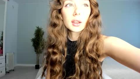 Snapshot of fox_beauty chatting on September 2025 02:26:01 AM Kira online show from September 2025 02:26:01 AM