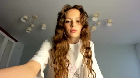 Snapshot of fox_beauty chatting on September 2025 01:54:01 AM Kira online show from September 2025 01:54:01 AM