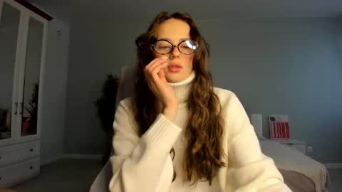 Snapshot of fox_beauty chatting on October 2025 01:06:01 AM Kira online show from October 2025 01:06:01 AM