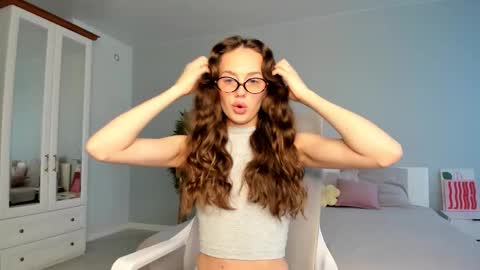 Snapshot of fox_beauty chatting on October 2025 02:25:02 AM Kira online show from October 2025 02:25:02 AM