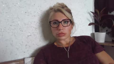 fox_red_lady7 online show from September 2025 09:23:02 AM