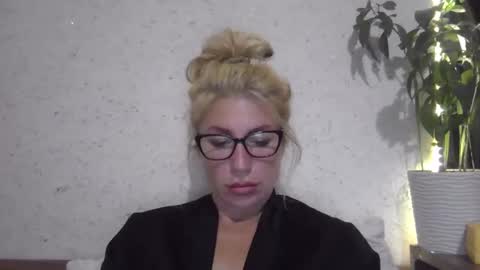 fox_red_lady7 online show from October 2025 07:34:02 PM