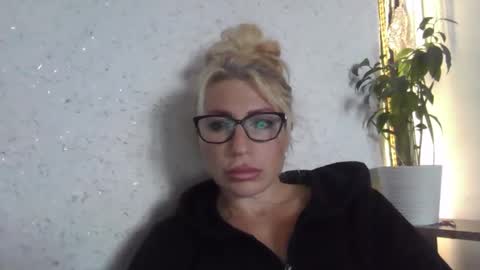 fox_red_lady7 online show from October 2025 10:05:01 AM