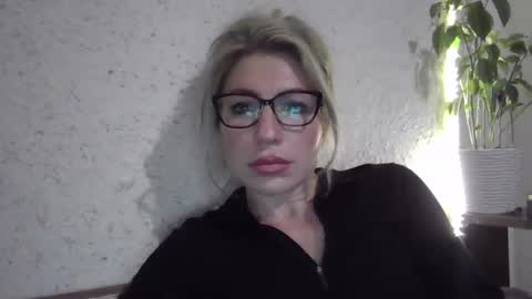 fox_red_lady7 online show from December 2025 08:49:02 PM