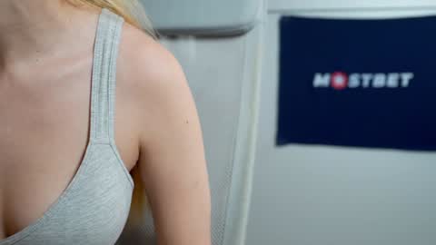 CUSTOM PHOTOS AND VIDEOS -  online show from January 2025 06:20:01 PM