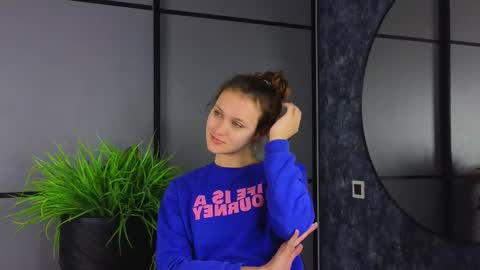 Lily online show from November 2025 07:08:02 AM