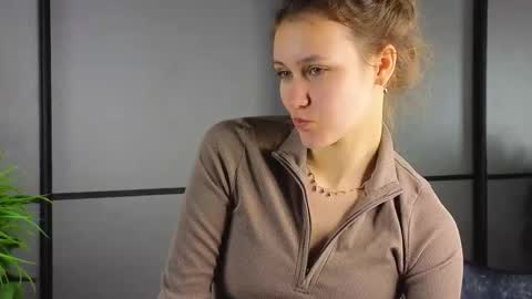 Lily online show from November 2025 06:58:01 AM