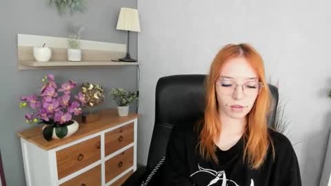 Snapshot of foxsonya chatting on May 2026 01:30:01 PM Sonya online show from May 2026 01:30:01 PM