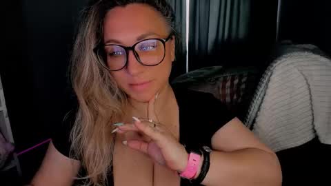 Snapshot of foxxxy__lady chatting on September 2025 01:07:02 AM Kris online show from September 2025 01:07:02 AM