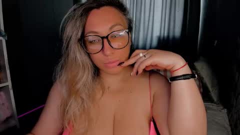 Snapshot of foxxxy__lady chatting on September 2025 05:23:01 AM Kris online show from September 2025 05:23:01 AM