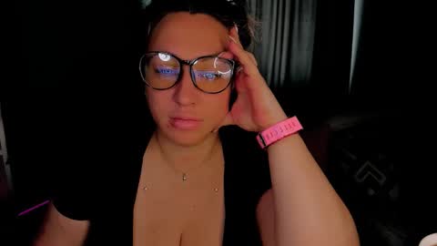 Snapshot of foxxxy__lady chatting on October 2025 03:10:01 AM Kris online show from October 2025 03:10:01 AM