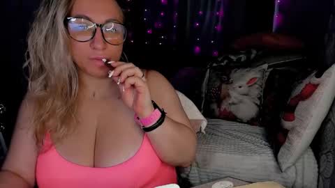 Snapshot of foxxxy__lady chatting on December 2025 03:15:02 AM Kris online show from December 2025 03:15:02 AM