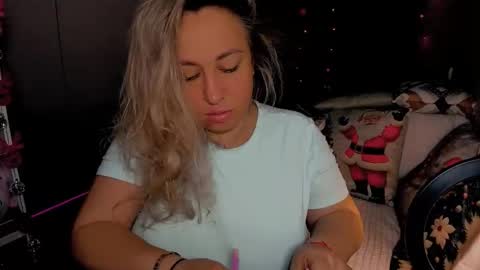 Snapshot of foxxxy__lady chatting on December 2025 01:10:01 AM Kris online show from December 2025 01:10:01 AM