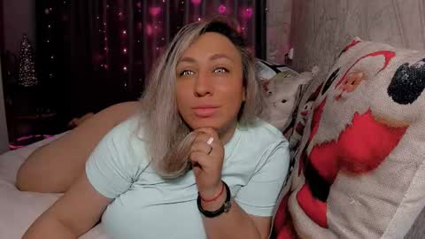 Snapshot of foxxxy__lady chatting on December 2025 01:07:01 PM Kris online show from December 2025 01:07:01 PM