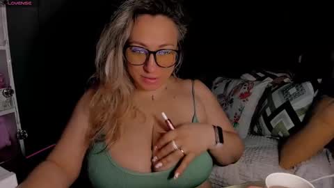 Snapshot of foxxxy__lady chatting on February 2026 02:17:02 AM Kris online show from February 2026 02:17:02 AM