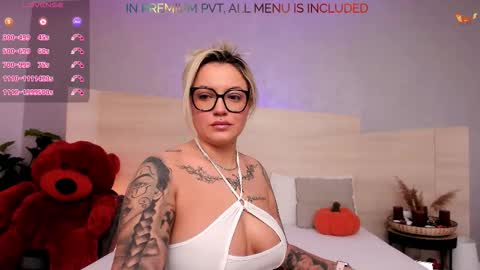 Snapshot of foxxyclarise chatting on November 2025 08:29:01 PM Clarise online show from November 2025 08:29:01 PM